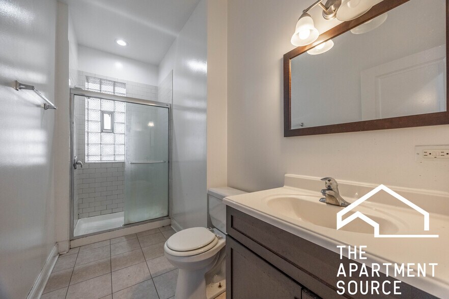 Building Photo - 4452 N Sheridan Rd