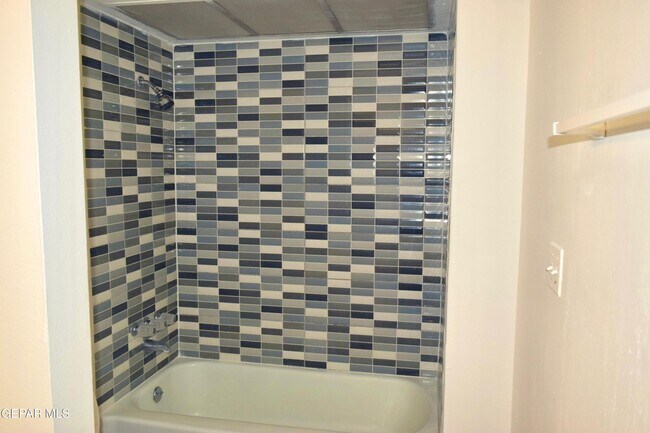 Building Photo - 4613 Sun Valley Dr