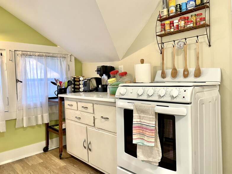 Kitchen - 3916 The Paseo
