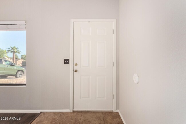 Building Photo - 3122 W Donald Dr