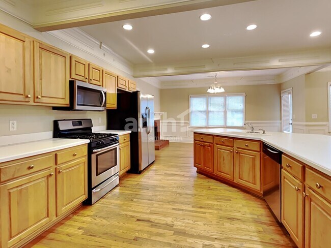 Building Photo - 1905 Ascot Terrace NW