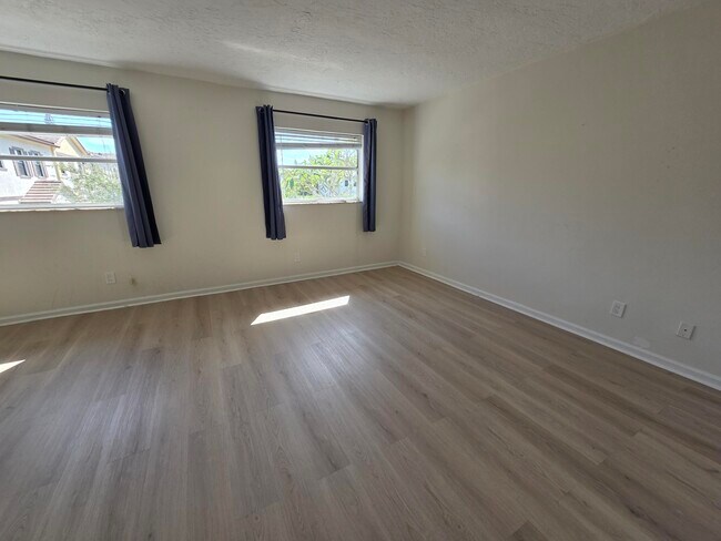 Building Photo - 1414 NE 5th Terrace