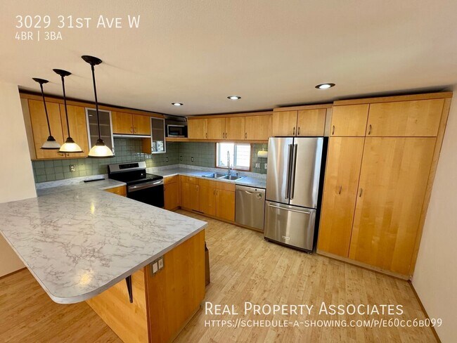 Building Photo - 3029 31st Ave W