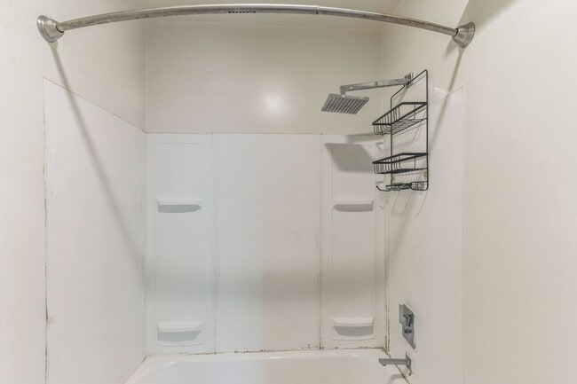 Building Photo - Wonderful! 2BR/1bth home in Columbia Heights. Nice Yard & Parking!!!