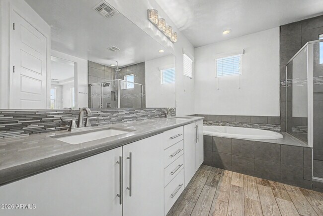 Building Photo - 15912 W Sierra St