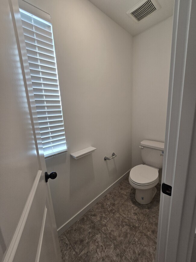 Building Photo - 903 Vine Maple Dr SE