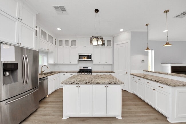 Building Photo - 1320 Dorothy St