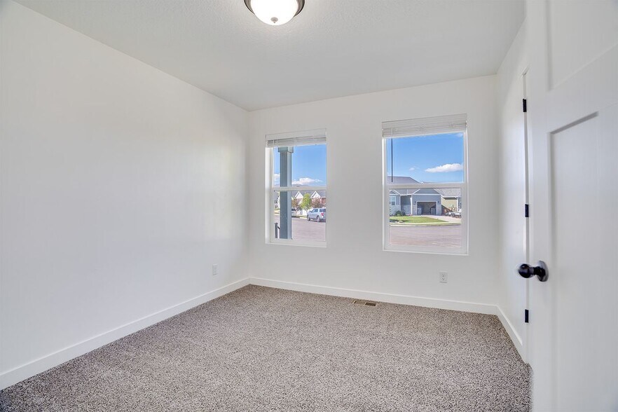 Building Photo - 767 E 780 S