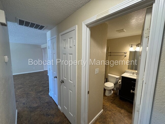 Building Photo - 3 Bed, 2 Bath, Home Located in Gardnerville