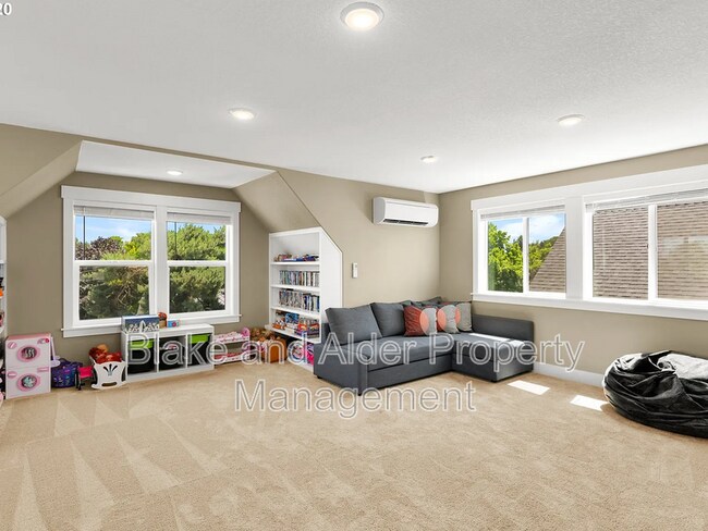 Building Photo - 3938 NE 66th Ave