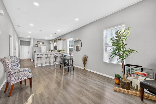 Building Photo - Updated Tampa Home – Prime Central Location 4 Beds - 2 Baths!