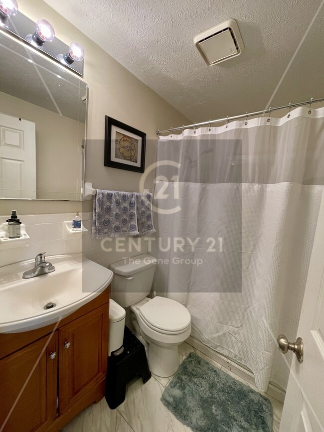 Building Photo - 5051 Bluffview Dr