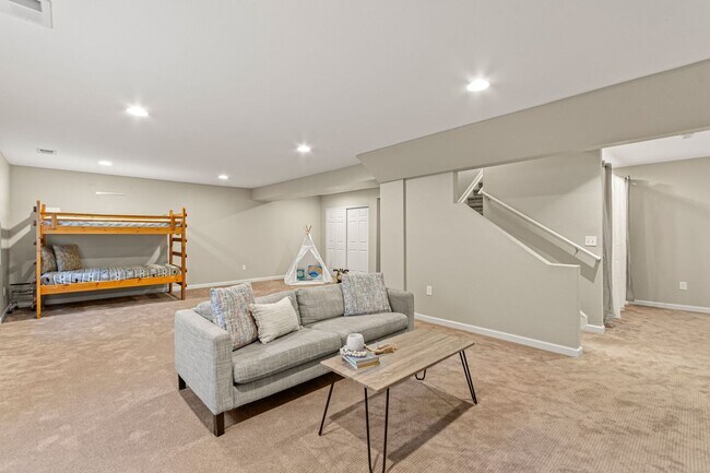 Building Photo - Modern Living. Unforgettable Views 5 bedroom / 5 bathrooms in the desirable Candelas community