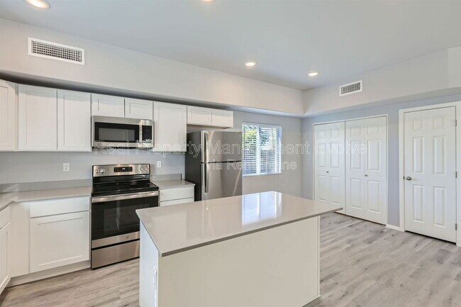 Building Photo - 7010 N 80th Ave