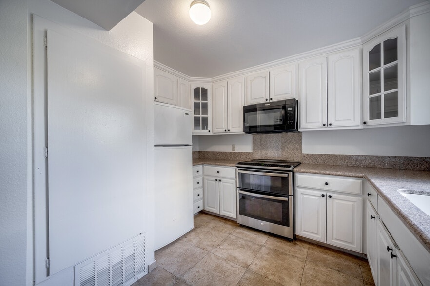 Building Photo - 18504 Mayall St