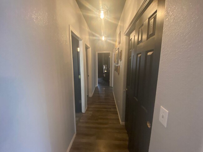 Building Photo - Beautiful 3 bedroom 2 Bath Home in South Brighton Area