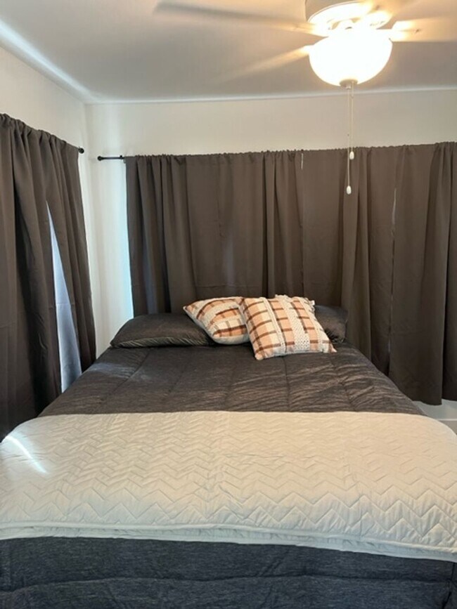 Building Photo - Cool 2 Bed House In Central COMO!