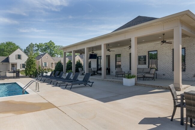 Building Photo - 815 Stonebrook Cir