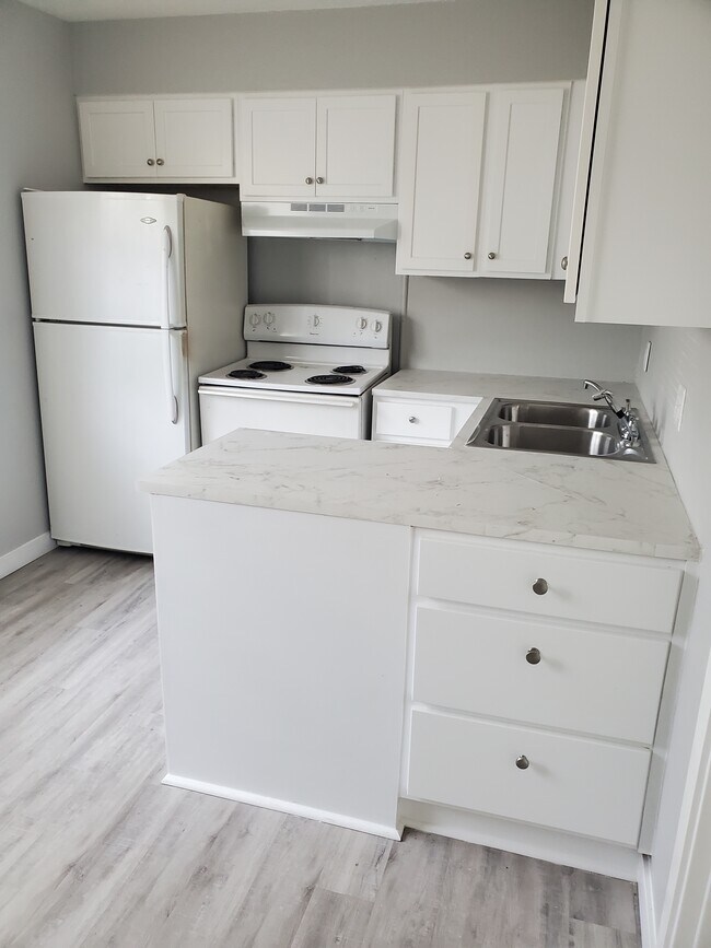 Studio - Remodeled Kitchen - 502 W Market St