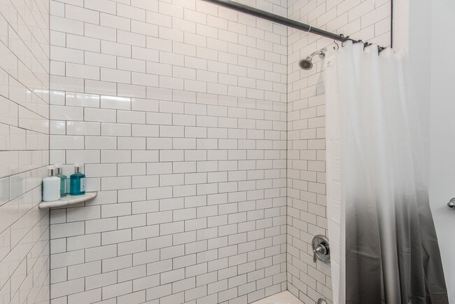 Building Photo - 2435 Master St