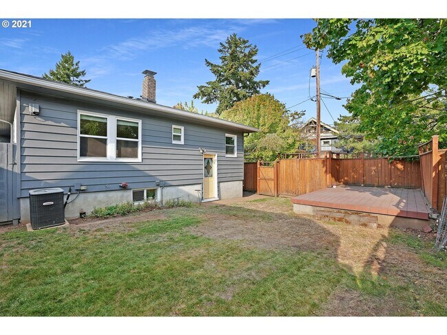 Building Photo - 3298 NE Alameda St