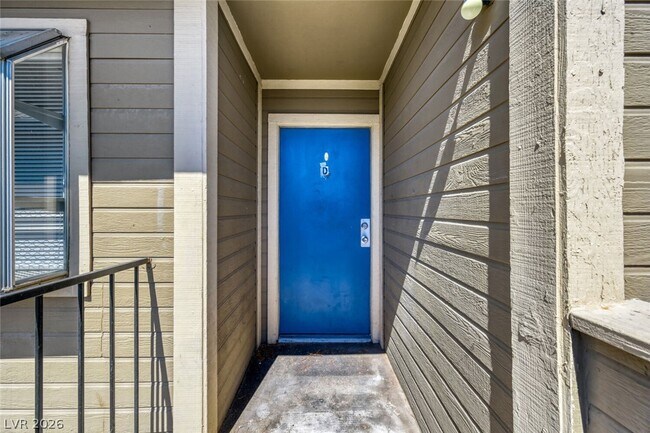 Building Photo - 2745 Jennydiane Dr