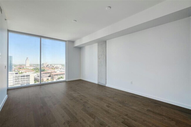Building Photo - 313 W 17th St