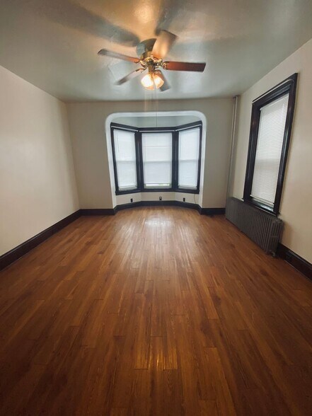 Building Photo - 1315 N George St