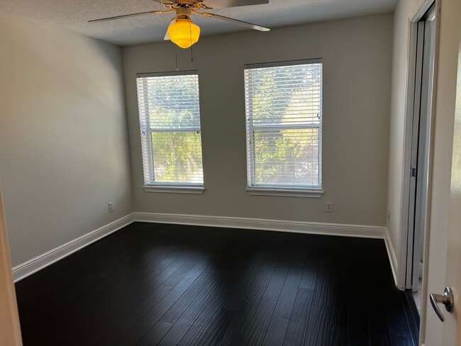 Building Photo - Milk District Townhouse!!