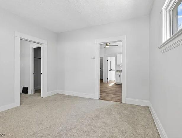 Building Photo - 9418 Parkview Ave