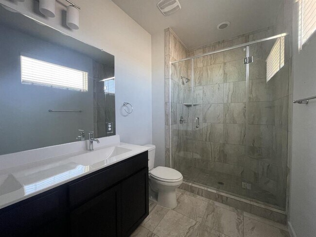 Building Photo - 1203 Showbox St