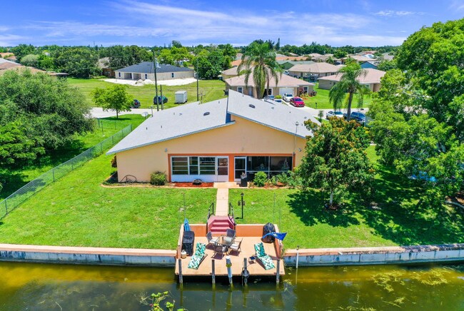 Building Photo - 504 SE 6th Ter