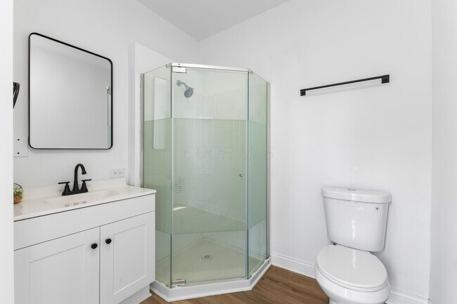 Building Photo - 1399 E Long St