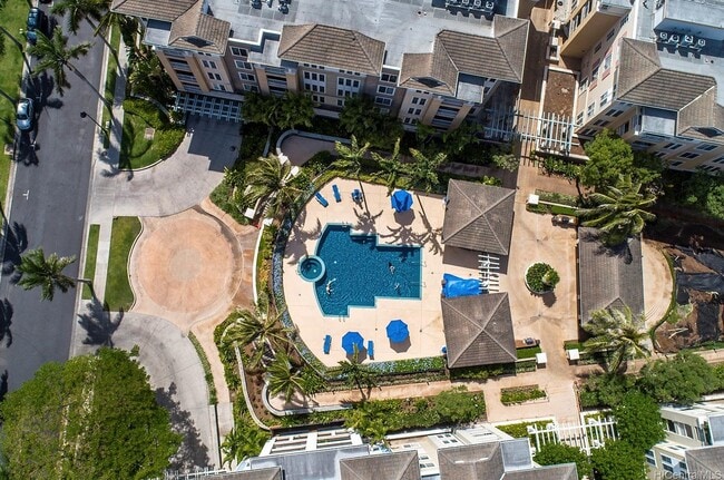 Colony pool and rec area - 520 Lunalilo Home Rd