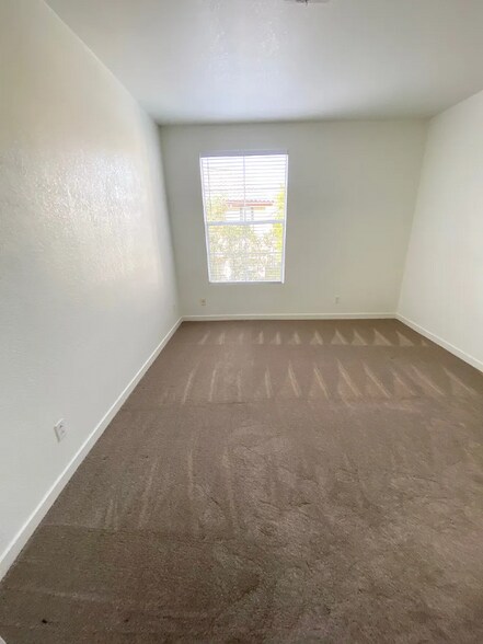Building Photo - 10884 Sabre Hill Dr