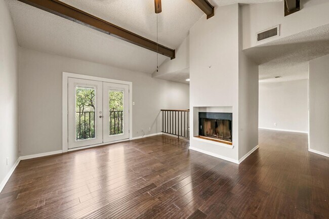 Building Photo - Two Story Townhouse with Natural Setting - Water Included