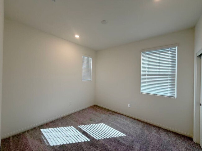 Building Photo - 519 La Vis Acrs Ln