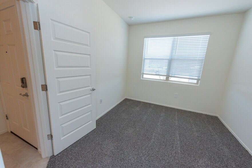 Building Photo - 10321 N Arroyo Lupine Way