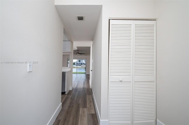 Building Photo - 16795 Hemingway Dr