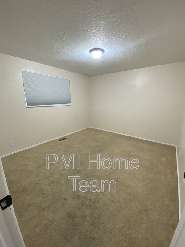 Building Photo - 1183 N 200 E