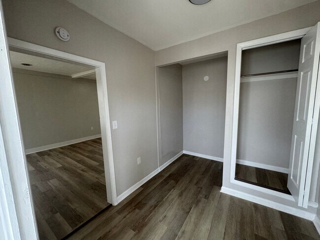 Building Photo - 1030 19th St