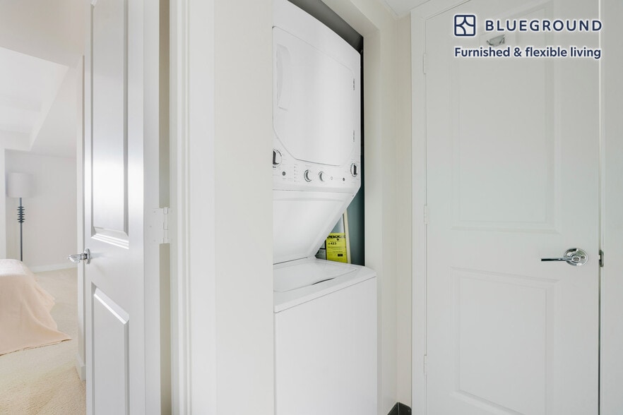 Building Photo - 1200 N Veitch St