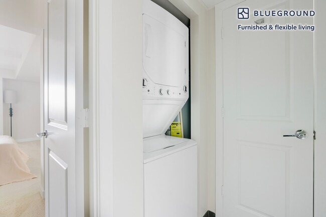 Building Photo - 1200 N Veitch St