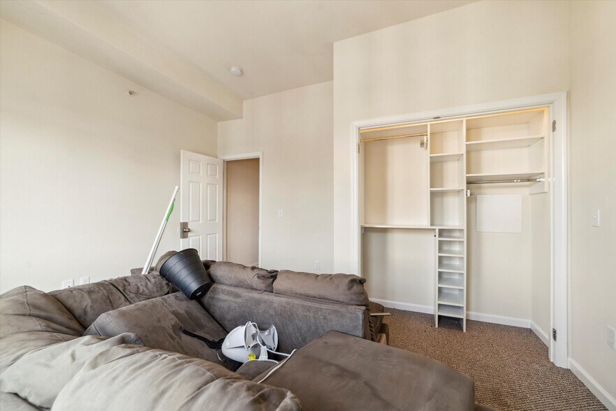 Building Photo - 1815 W Montgomery Ave