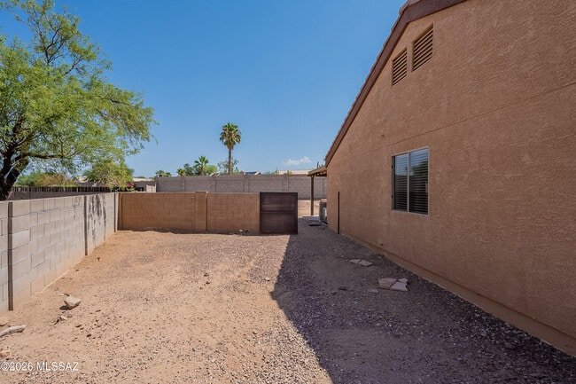 Building Photo - 8515 Placita De Lorena
