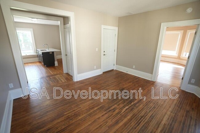 Building Photo - 519 E 3rd St