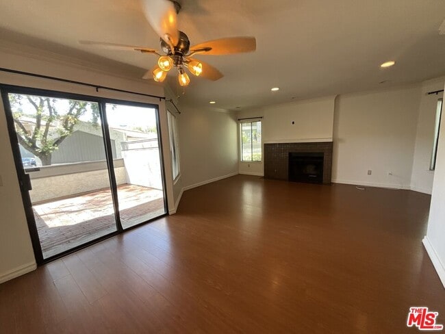 Building Photo - 9 Willowcrest Ln