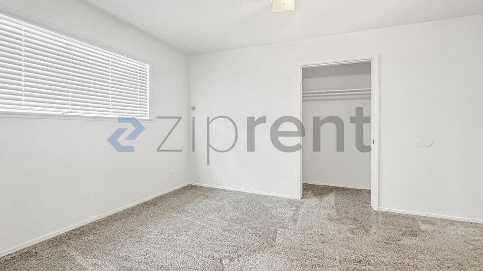 Building Photo - 5188 E Ashlan Ave