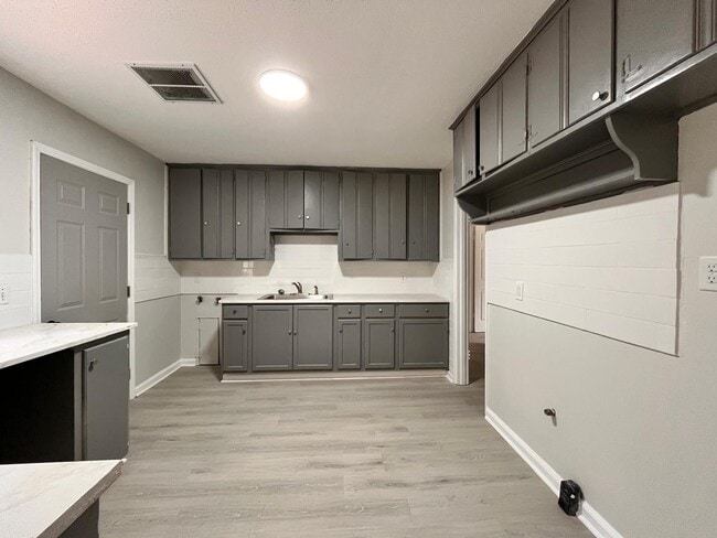 Building Photo - 962 Hanover Dr