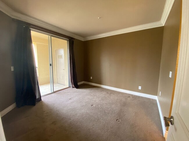 Building Photo - Meridian 2 BDR /2 BATH Luxury Condo - RESO...